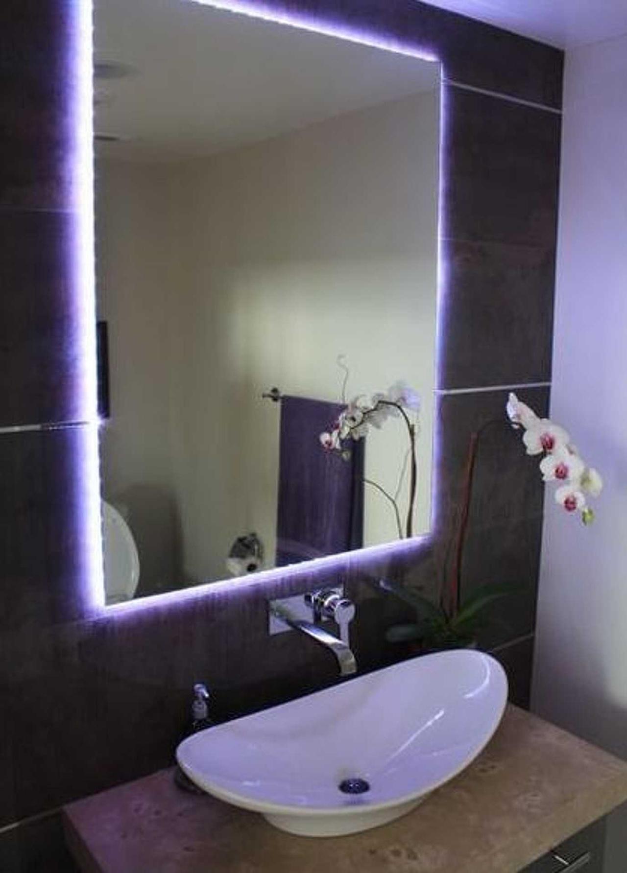 Remote Controlled RGB LED Strip Light 5m 2